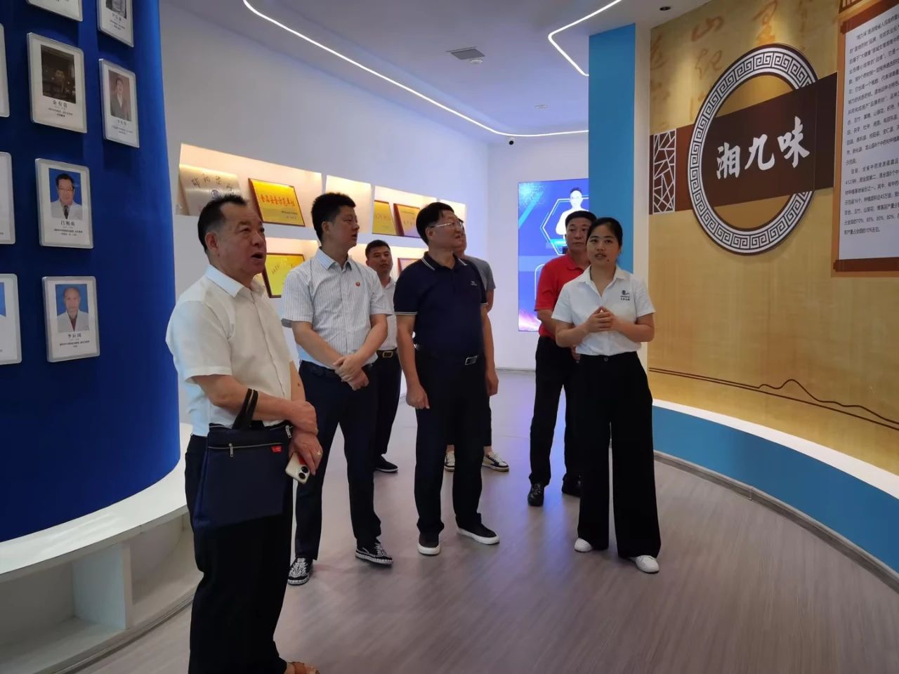 市人大羅早林主任陪同農(nóng)業(yè)農(nóng)村部鄉(xiāng)村振興專家一行到邵陽紅出貨倉-天香生物產(chǎn)業(yè)園考察指導(dǎo)