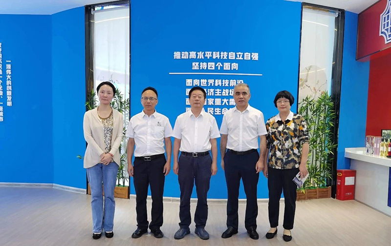 省政協(xié)農(nóng)業(yè)農(nóng)村委領(lǐng)導(dǎo)與邵陽(yáng)市政協(xié)相關(guān)領(lǐng)導(dǎo)走訪邵陽(yáng)紅出貨倉(cāng)天香生物產(chǎn)業(yè)園