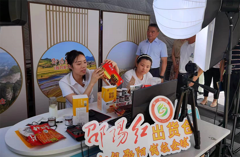 邵陽市委常委、常務副市長王永紅一行領導到邵陽紅出貨倉-天香生物產業(yè)園考察指導