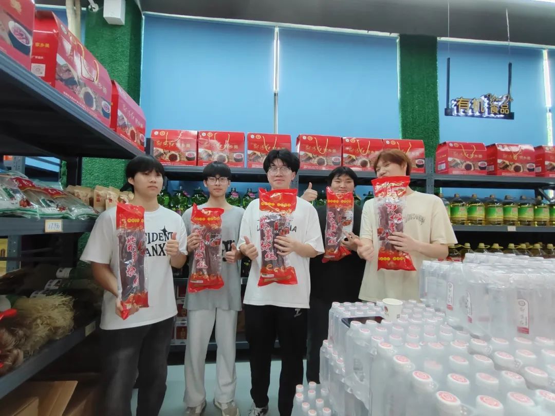 “校企牽手、雙向奔赴”邵陽200余名大學生走進天香生物