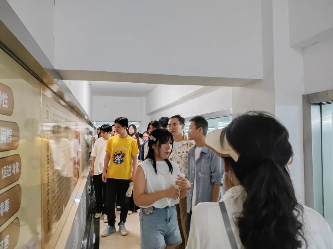 “校企牽手、雙向奔赴”邵陽200余名大學生走進天香生物