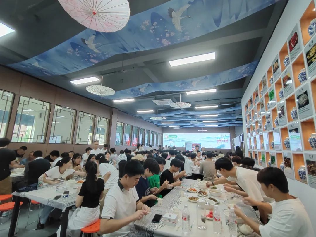 “校企牽手、雙向奔赴”邵陽200余名大學生走進天香生物