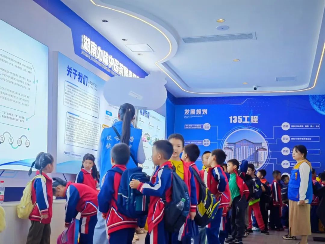 雙清區(qū)“愛心護(hù)航，助夢(mèng)成長(zhǎng)”