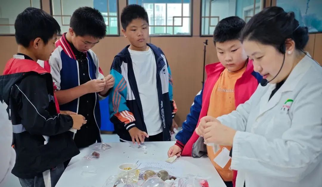 雙清區(qū)“愛心護(hù)航，助夢(mèng)成長(zhǎng)”